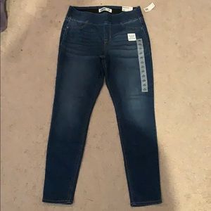Old Navy Slimming Jegging